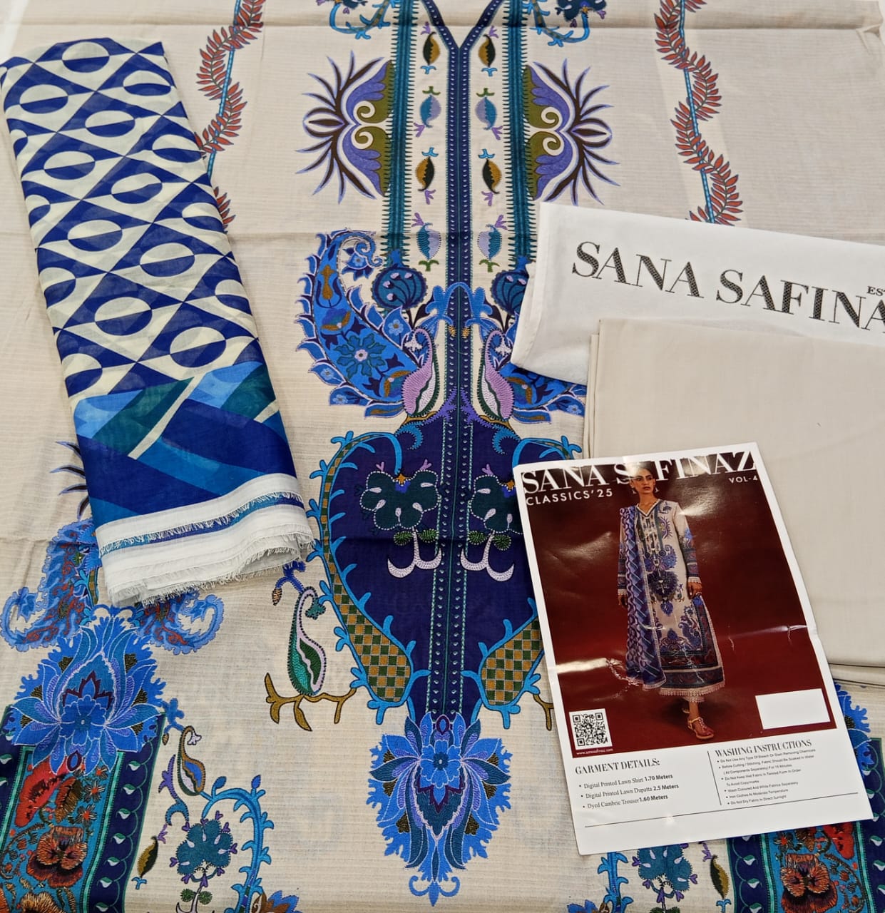 Off White | Sana Safinaz 3pc Unstitched Lawn Suit
