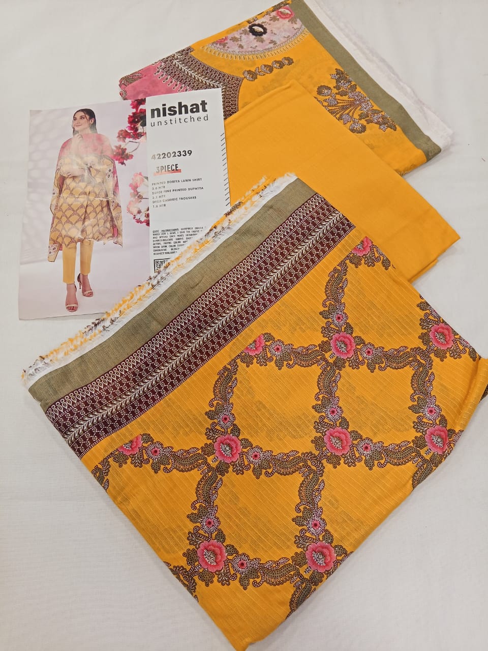 A model wearing the Nishat 3pc Unstitched Doriya Lawn Yellow suit