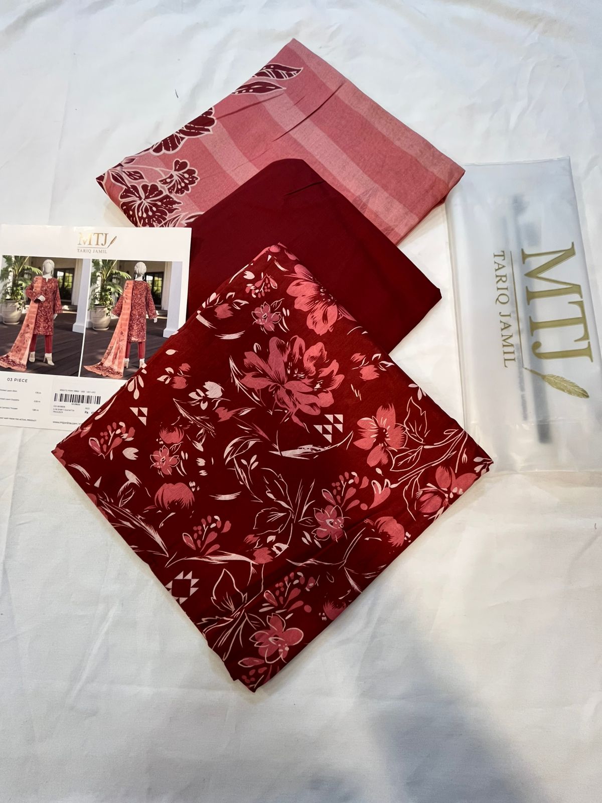 Mtj 3 PIECE PRINTED LAWN SUIT- Red (UNSTITCHED)