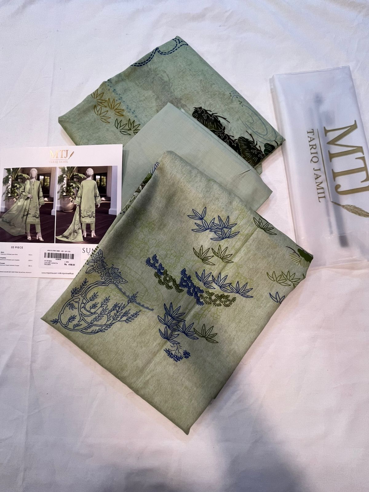 Mtj 3 PIECE PRINTED LAWN SUIT- Light-Green (UNSTITCHED)