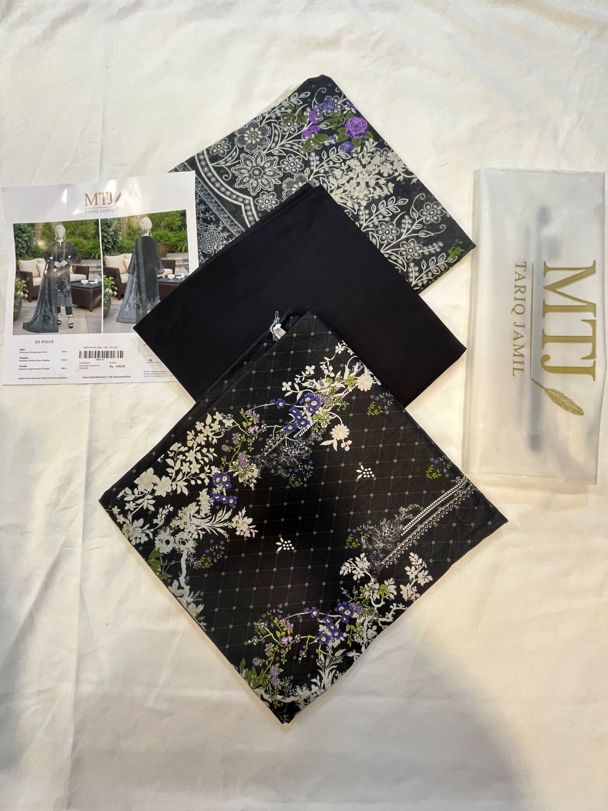 Mtj 3 PIECE PRINTED LAWN SUIT- Black (UNSTITCHED)