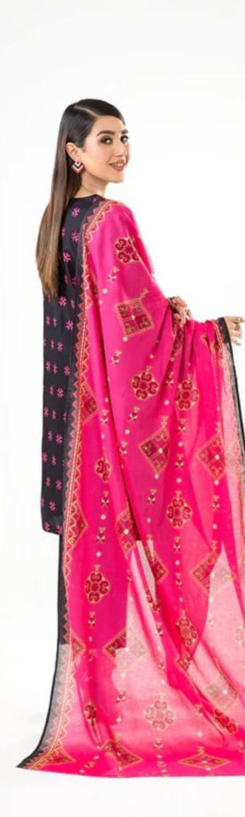 A model wearing the Nishat 3pc Unstitched Doriya Lawn Black suit