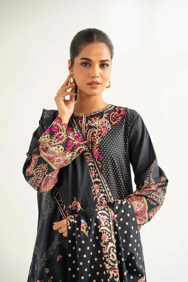 Close-up of the intricate threadwork on the Nisha By Nishat Embroidered Lawn 3pc suit.