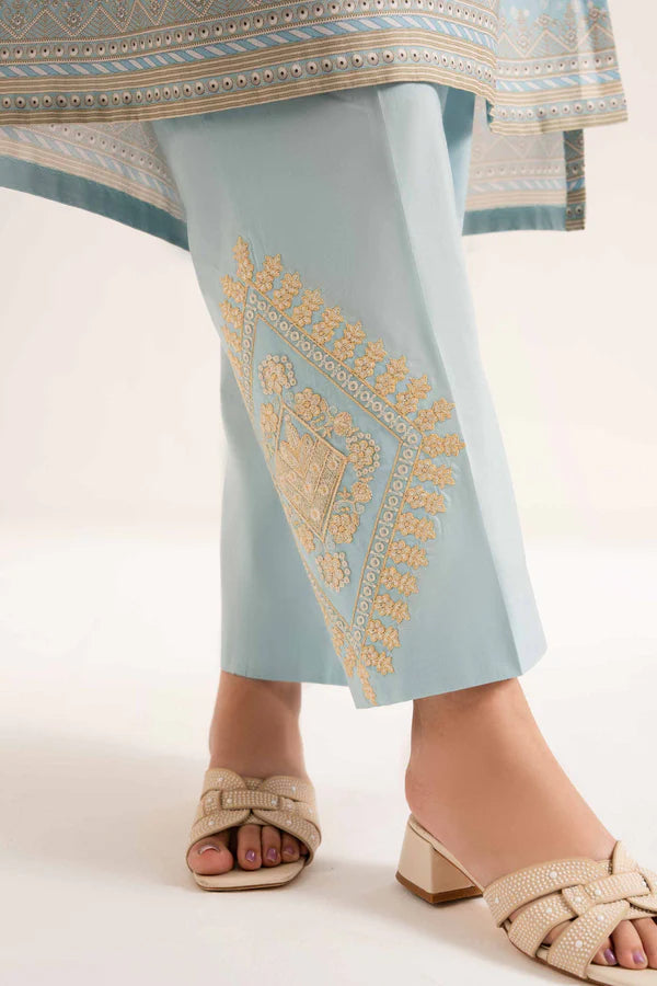 Close-up of the intricate threadwork on the Nisha By Nishat Embroidered Lawn 3pc suit.