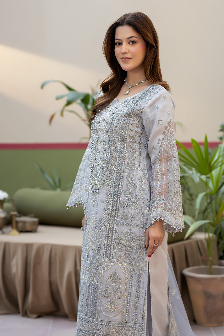 shot of the Imrozia Safiyaan Organza Pearl White replica