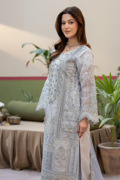 shot of the Imrozia Safiyaan Organza Pearl White replica