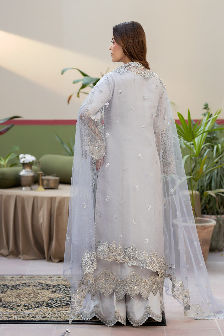 shot of the Imrozia Safiyaan Organza Pearl White replica