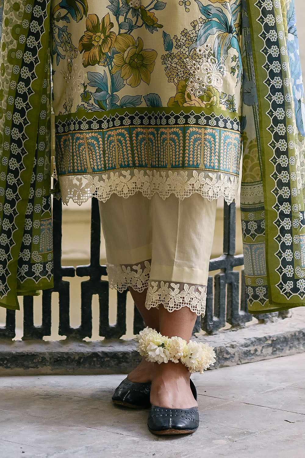 shot of the Gul Ahmed Embroidered Lawn Suit