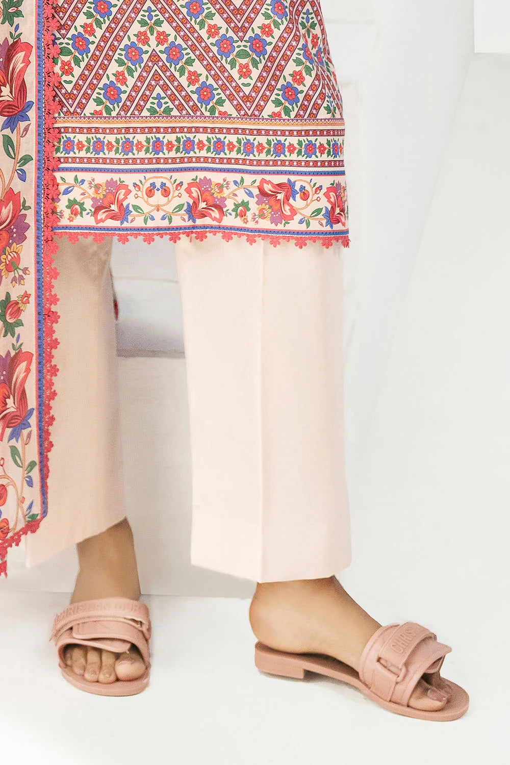 shot of the Gul Ahmed Embroidered Lawn Suit