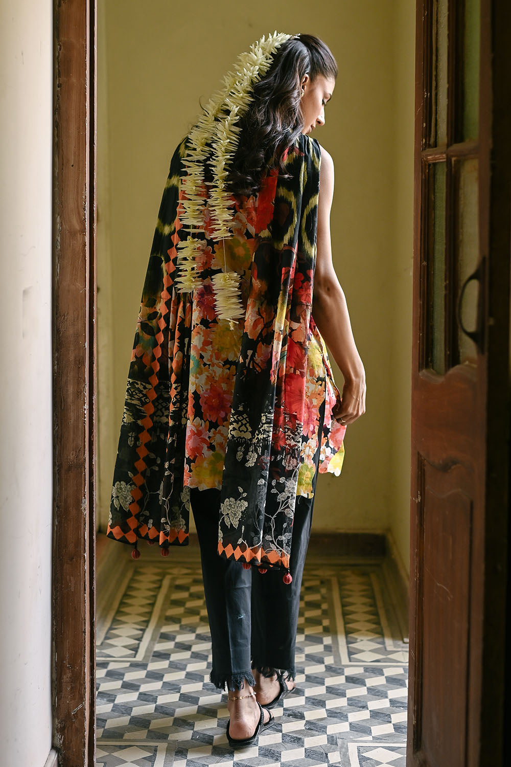 shot of the Gul Ahmed Embroidered Lawn Suit