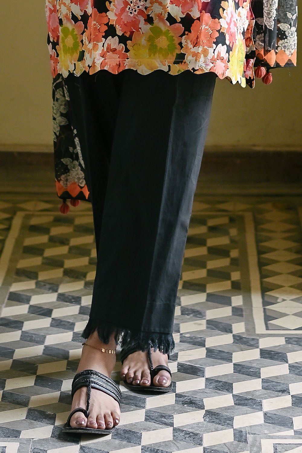 shot of the Gul Ahmed Embroidered Lawn Suit