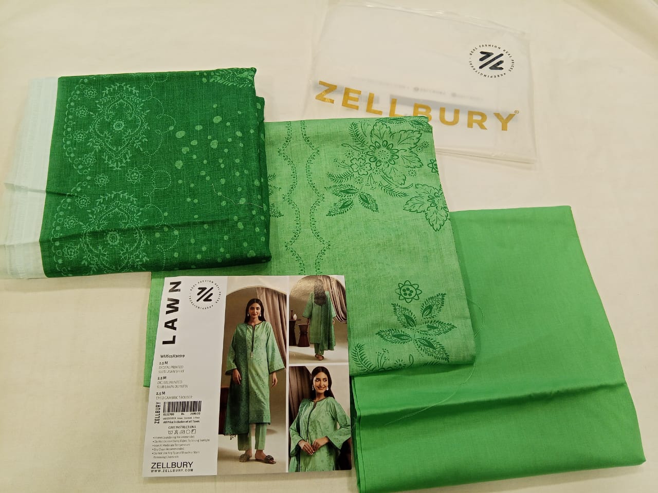 Green Zellbury 3pc Unstitched Lawn Suit – Stylish Pakistani Lawn Outfit 2025