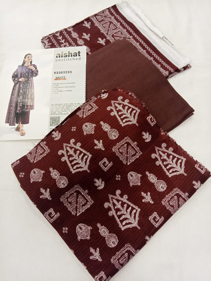 A model wearing the Nishat 3pc Unstitched Doriya Lawn Maroon suit