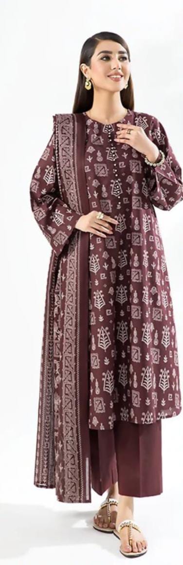 A model wearing the Nishat 3pc Unstitched Doriya Lawn Maroon suit