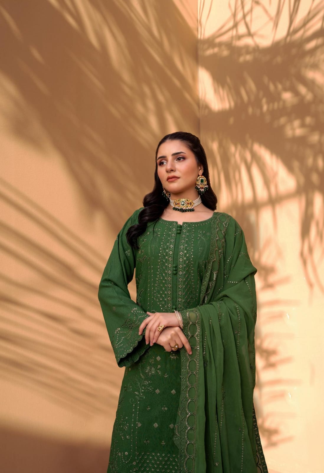 Green Iconic Rujhan Luxury Cotton 3pc suit worn by model highlighting the luxury chiffon dupatta.