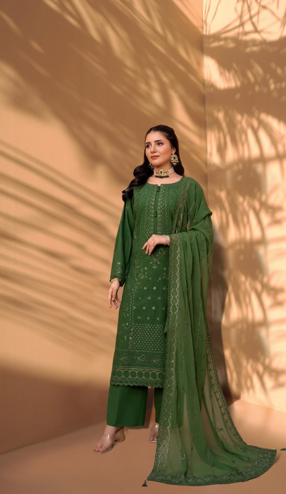 Green Iconic Rujhan Luxury Cotton 3pc suit worn by model highlighting the luxury chiffon dupatta.