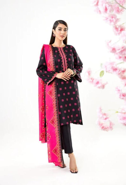 A model wearing the Nishat 3pc Unstitched Doriya Lawn Black suit