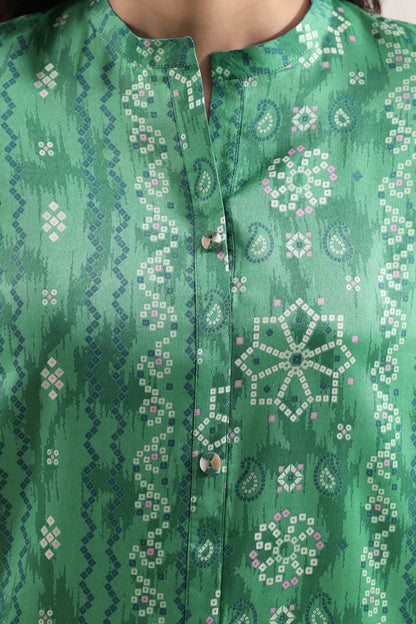 shot of the Saya Printed Lawn Suit Green