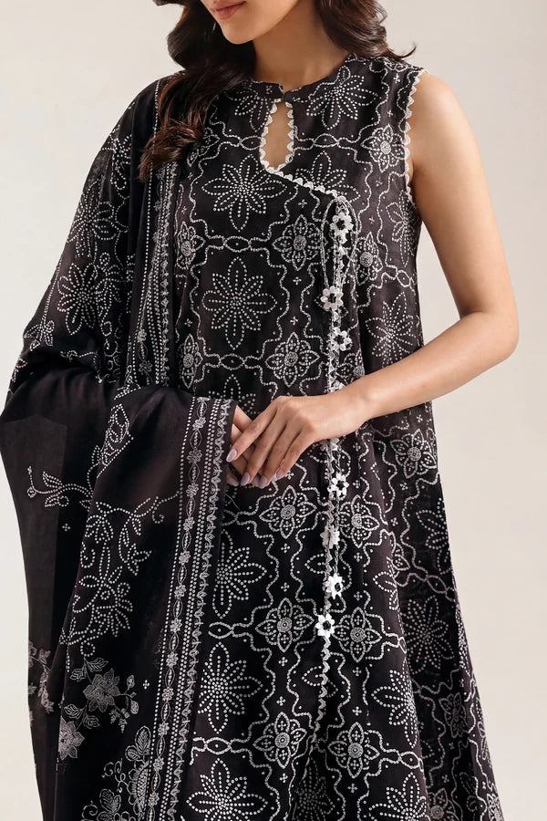 shot of the Saya Printed Lawn Suit Black