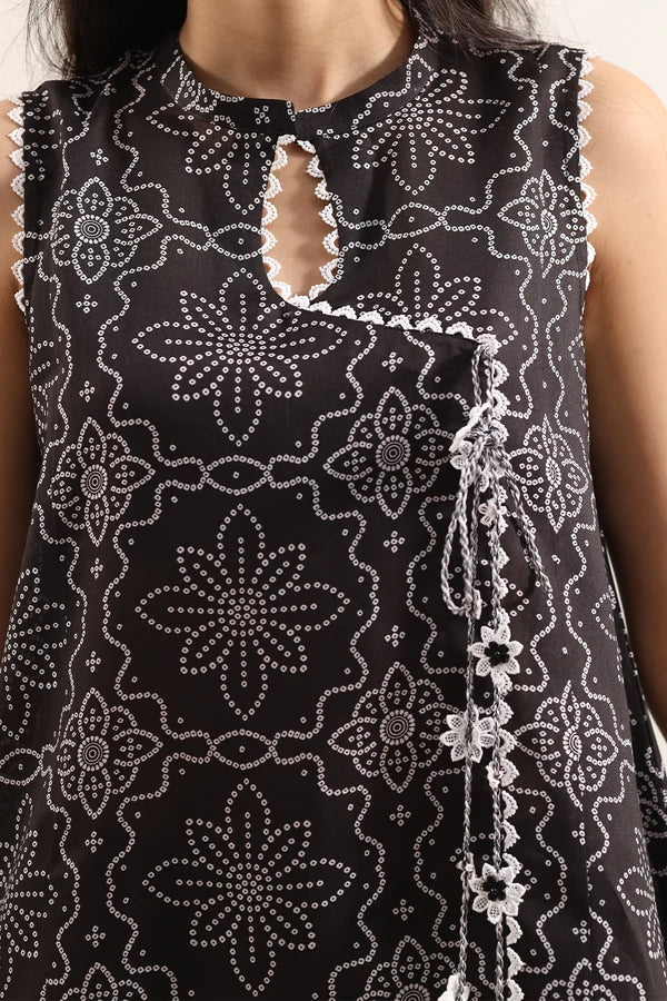 shot of the Saya Printed Lawn Suit Black